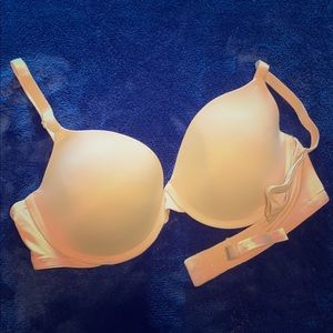 Victoria Secret Pink bra-Never worn!